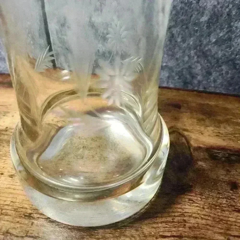 Vintage Clear Glass Liquor Decanter With Cut Fern Pattern No stopper - Picture 5 of 10